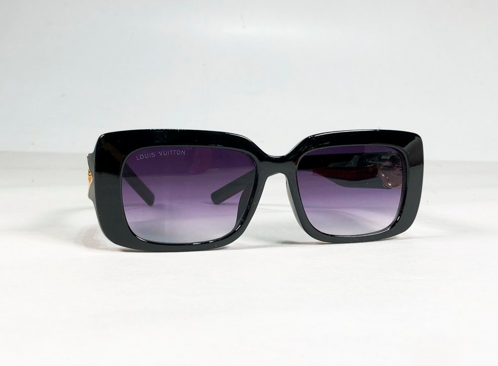 Lote anterior: Lentes de sol para dama o caballero negro