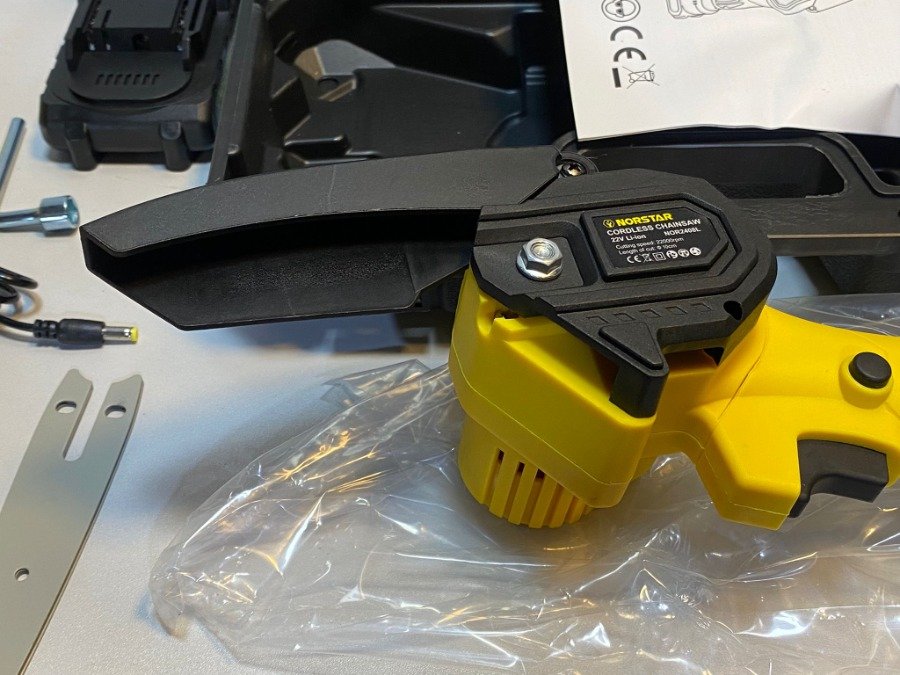 Mini motosierra eléctrica NORSTAR con accesorios y manual - imagen 4