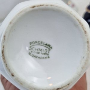 Conjunto Decorativo Porcelana Schmidt y Schumann Bavaria: 2 Jarrones Mini y Pieza con Tapa - imagen 3