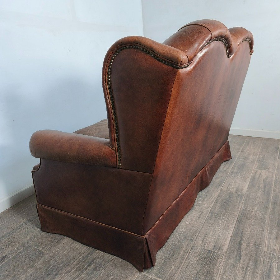 Sillón de cuero capitoneado con respaldo capitoneado y almohadones - imagen 13