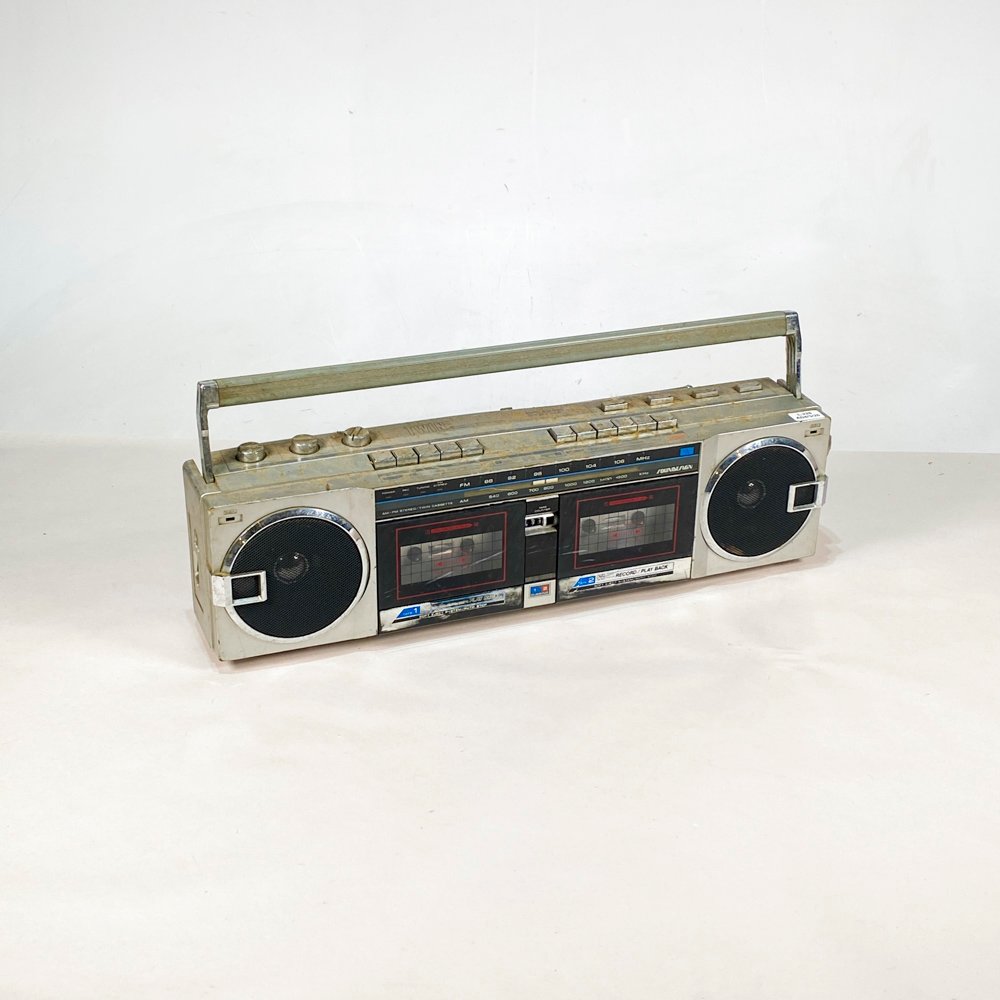Lote anterior: Antiguo radio casetera TWIN a la vista