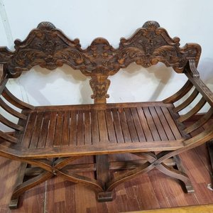 Juego de Living y Comedor Rústico Español en Madera Tallada: Mesa Ratona, 2 Sillones Curules, Banco y 2 Sillas - imagen 4