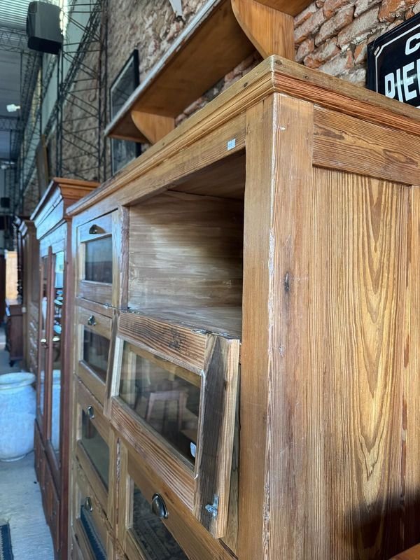 Alacena en Pinotea de 10 Gabinetes con Puertas Vidriadas - imagen 14