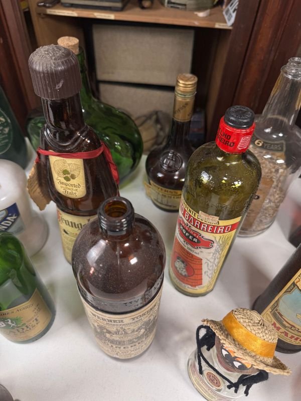 Colección de botellas vacías de diferentes épocas - imagen 11