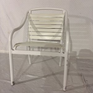 Sillas de Exterior de Aluminio Blancas con Cintas Desgastadas - imagen 1