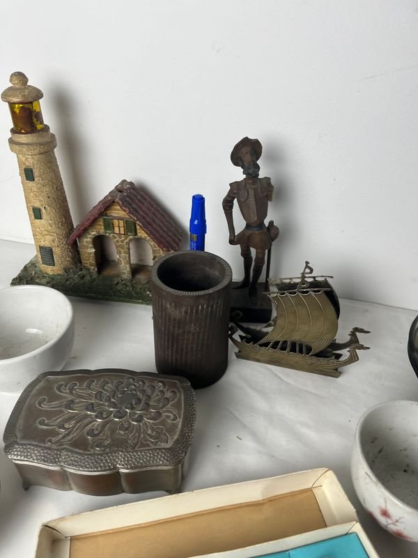 Colección de objetos decorativos y útiles - imagen 5