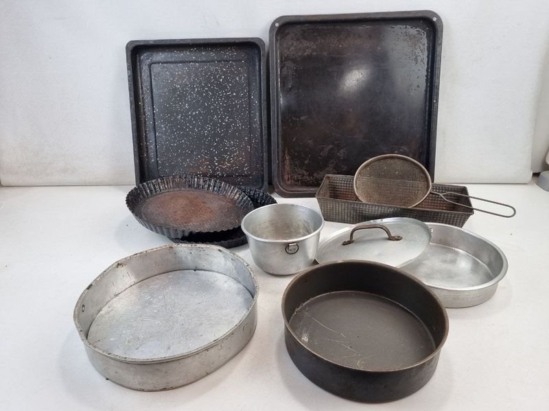 Lote de Asaderas, Moldes y Utensilios de Cocina Usados