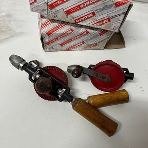 Dos Taladros Manuales BroncO Tools con Caja - imagen 3