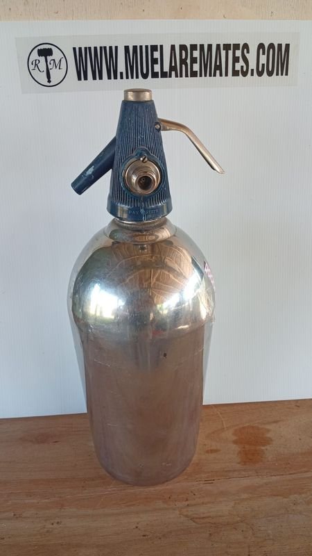 Sifon Antiguo Recargable: Un objeto de metal con función - imagen 3