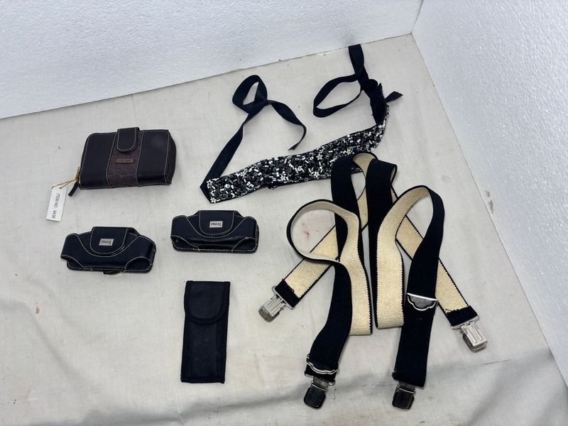 Lote de Accesorios de Cuero y Tiradores: Carteras, Fundas y Tiradores