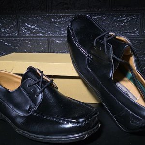 Lote anterior: Caja de 25 Pares de Mocasines Negros de Cuero para Hombre