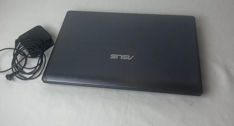 Portátil ASUS de alta gama - imagen 3