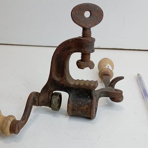 Antiguo Cargador de Cartuchos de Metal y Madera - imagen 1