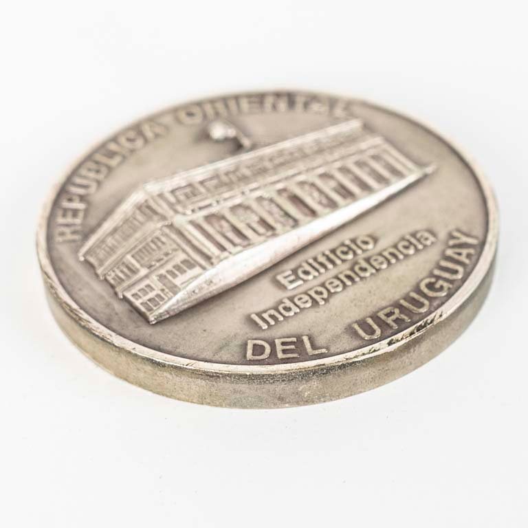 Medalla de bronce de la República Oriental del Uruguay - imagen 3
