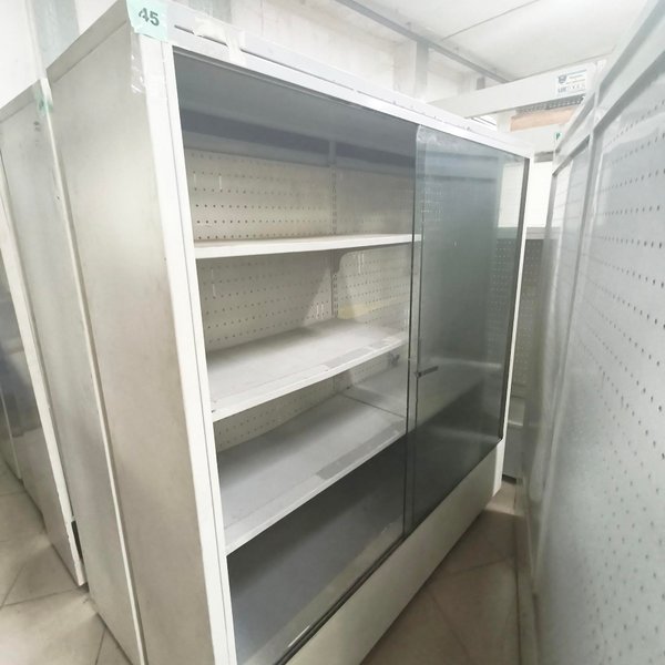 Vitrina Vertical Refrigerada con Frente de Vidrio