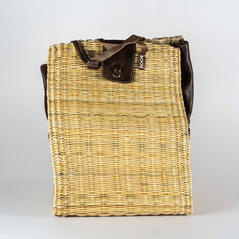 Lote siguiente: Bolsos de fibras naturales con cuero y cuerina