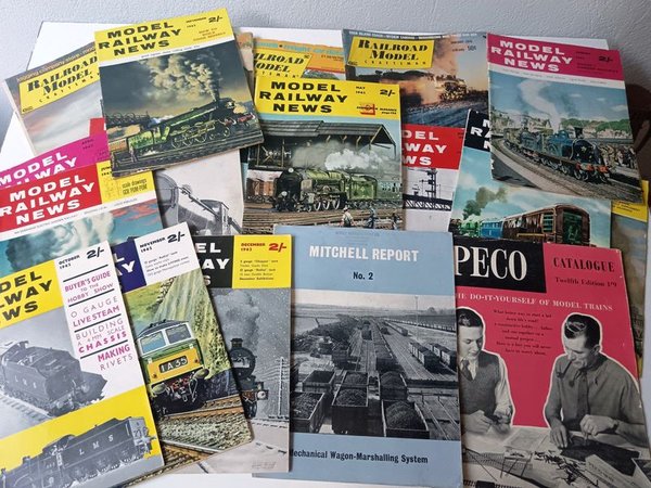 Gran lote de revistas sobre ferromodelismo en inglés - imagen 1