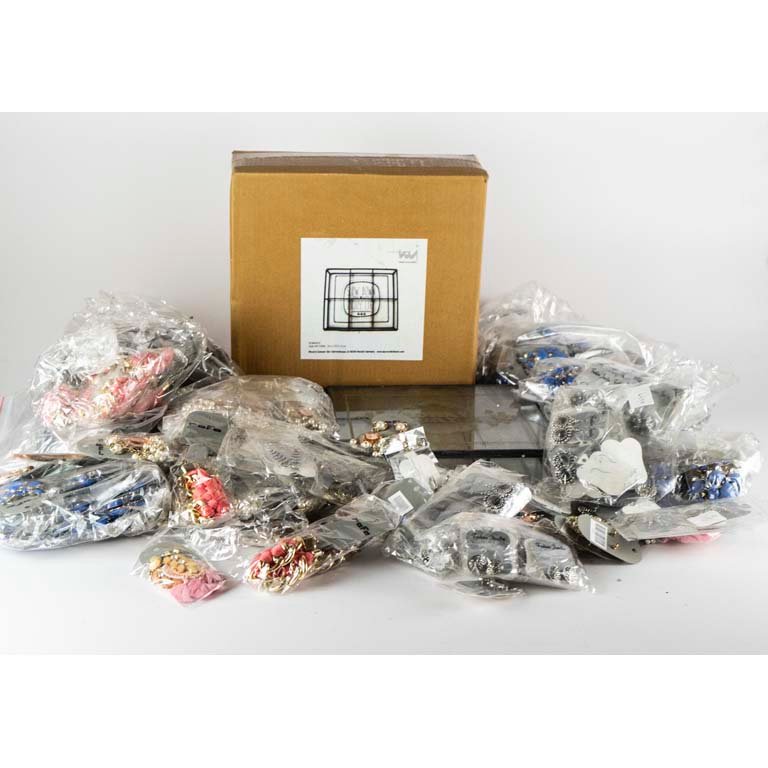 Lotes de joyería y alhajeros de vidrio y metal