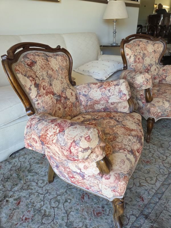 Sillones victorianos tapizados en tela floreada - imagen 6