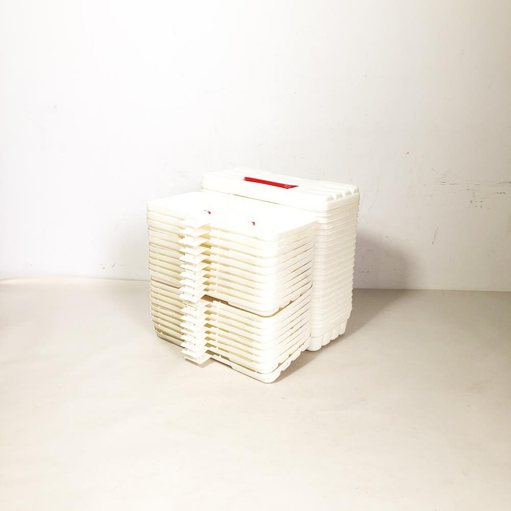 Veinte Botiquines Plásticos Blancos con Tapa Roja