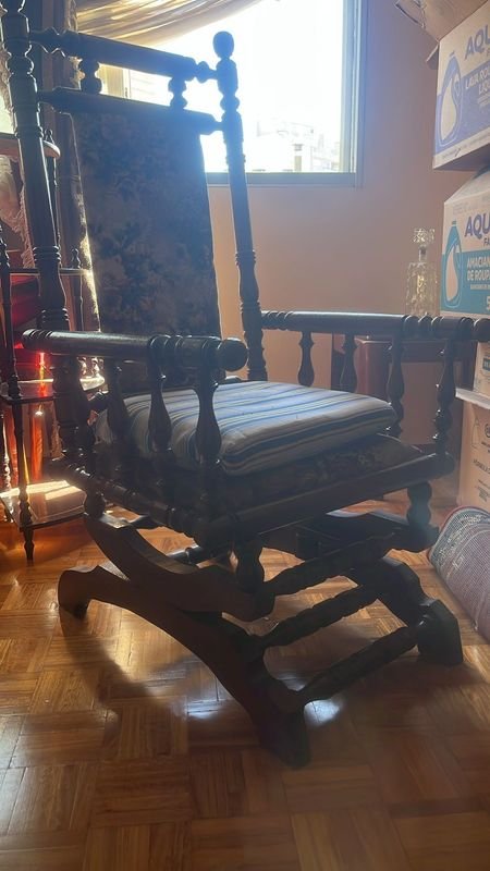 Lote anterior: Antigua Reposera de madera maciza para decorar