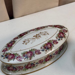 Lote Variado de Porcelanas: Caja, Cuencos y Cuchara con Diseños Florales y Orientales - imagen 2