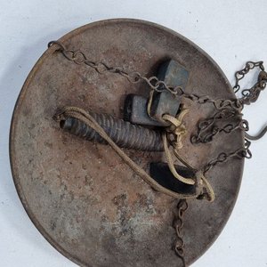 Antigua Balanza Romana de Hierro con Pesas y Cadenas - imagen 2