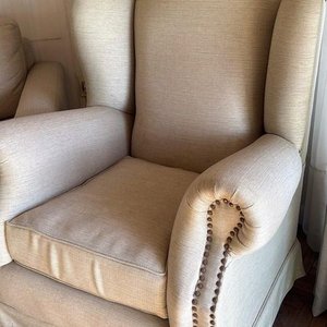 Sillón de un cuerpo con tachas, impecable - imagen 3