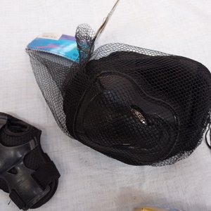 Cinco piezas: pistola de burbujas, lápiz 3D, carpa infantil, rodilleras para rollers y control de xbox 360. - imagen 7