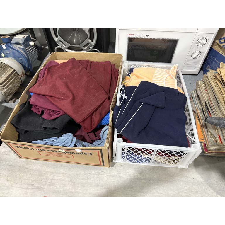 Lote anterior: Ropa variada en lotes