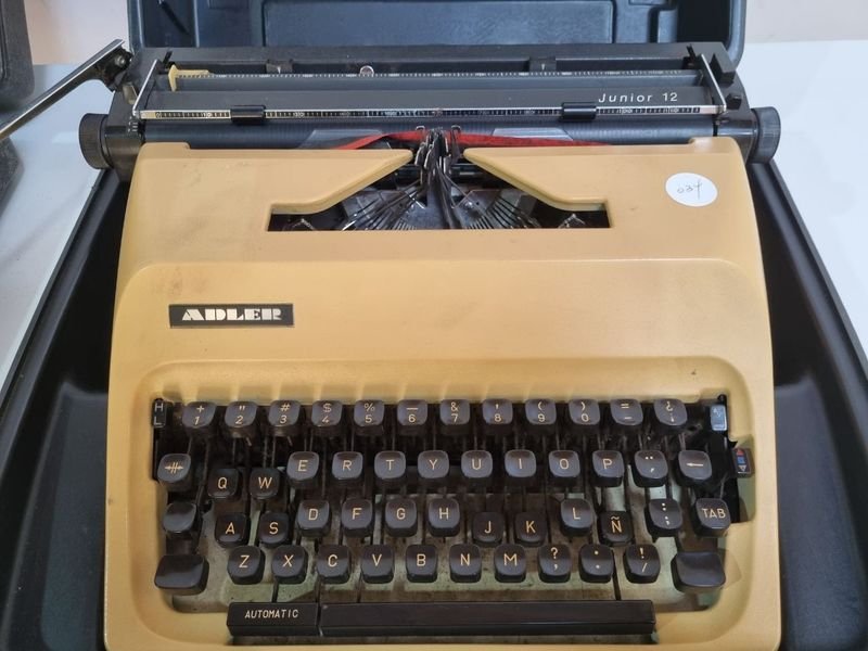 Máquinas de escribir antiguas y nuevas en venta - imagen 4