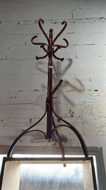 Lote anterior: Perchero de madera con detalles