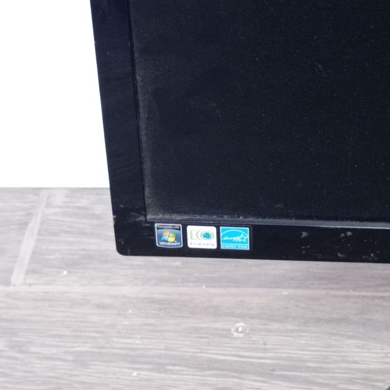 Monitor de 22 pulgadas marca Hannsg con base giratoria - imagen 3