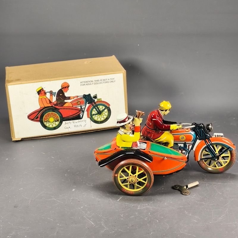 Lote anterior: Colección de juguetes vintage con moto y sidecar