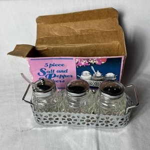 Set de 3 Frascos Especieros de Vidrio con Estructura Metálica - imagen 3