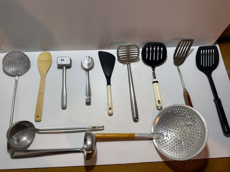 Lote de Utensilios de Cocina: Espátulas, Cucharones, Colador y Más