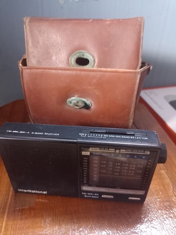 Radio Vintage con Caja de Cuero - imagen 4