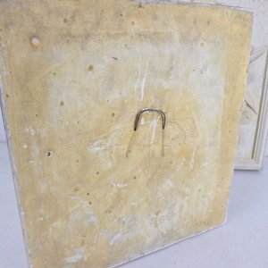 Tres Cuadros Decorativos en Relieve: Florales y Figura Oriental - imagen 5