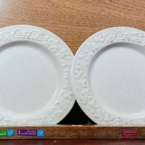 Lote de 3 Platos Coca-Cola Coleccionables Blancos - imagen 2