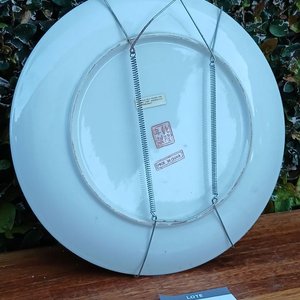 Tres Platos Decorativos Orientales: Dos Estilo Rosa Cantón y Uno Azul y Blanco con Oro - imagen 6