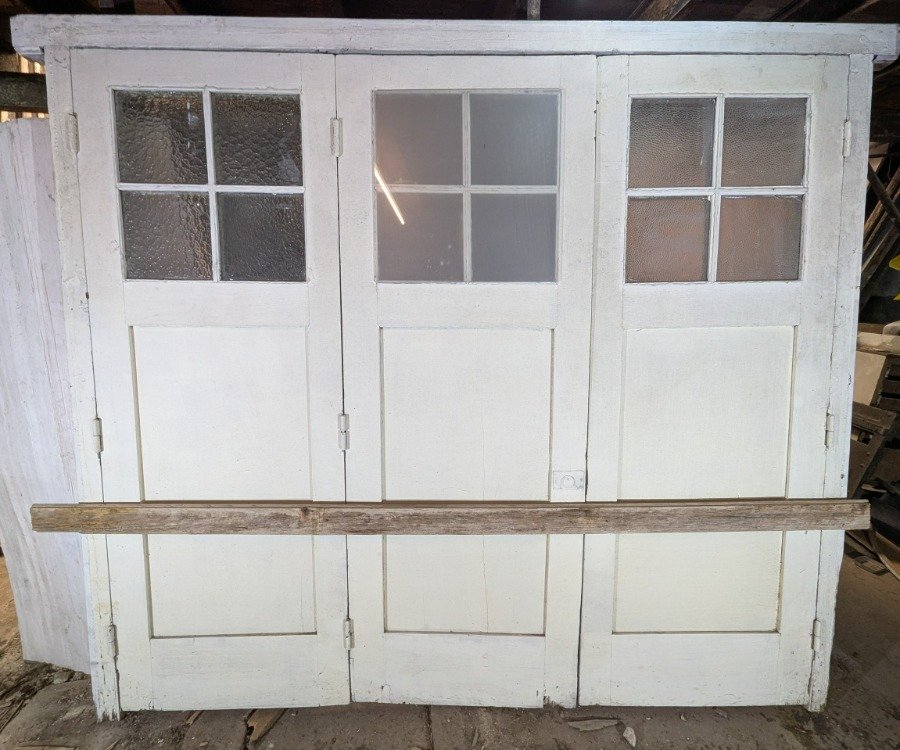 Lote siguiente: Puerta de garage con tres hojas vidriadas batientes y marco