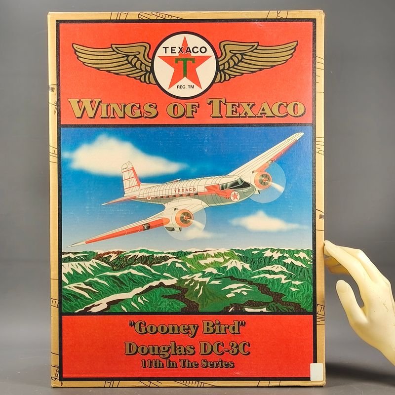 Lote siguiente: Modelos de Aviones de Metal con Diseño Clásico de Texaco