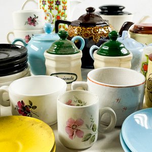 Lote de Teteras, Azucareros, Tazas y Platillos con Detalles - imagen 3