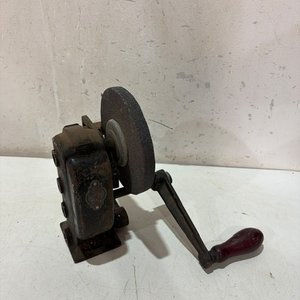 Lote anterior: Piedra de Afilar de Mesa Antigua con Manivela y Base de Sujeción