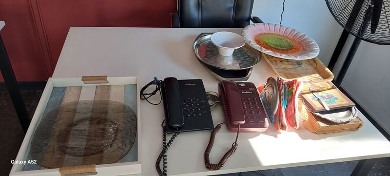 Lote anterior: Colección de teléfonos antiguos y accesorios
