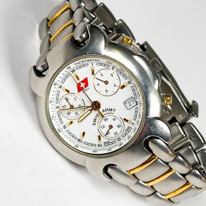 Reloj Pulsera Caballero Swiss Army Classic Cronógrafo Acero y Oro - imagen 3