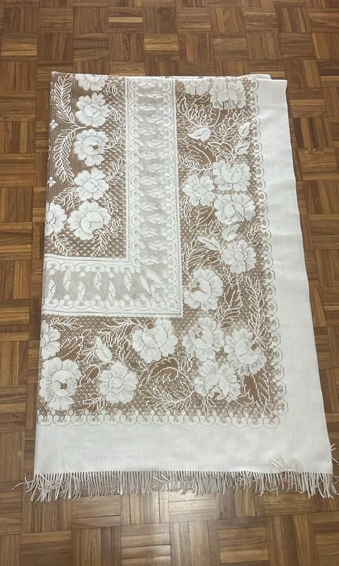 Mantel de lencería con flores y encaje - imagen 3