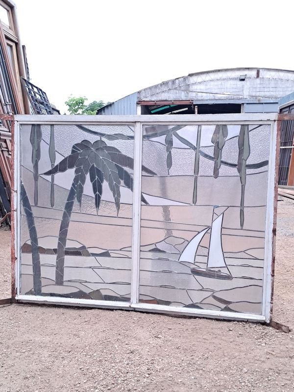 Ventana de hierro con vitrales y accesorios - imagen 2