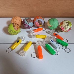 Lote siguiente: Lote de Llaveros con Linternas y Squishies Decorados