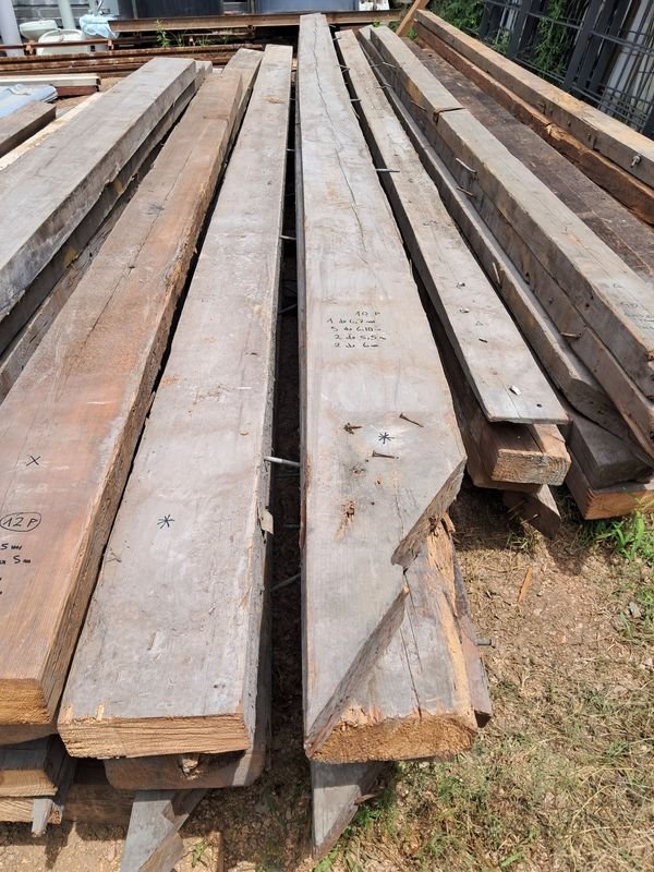 Lote siguiente: Vigas de madera antigua para construcción